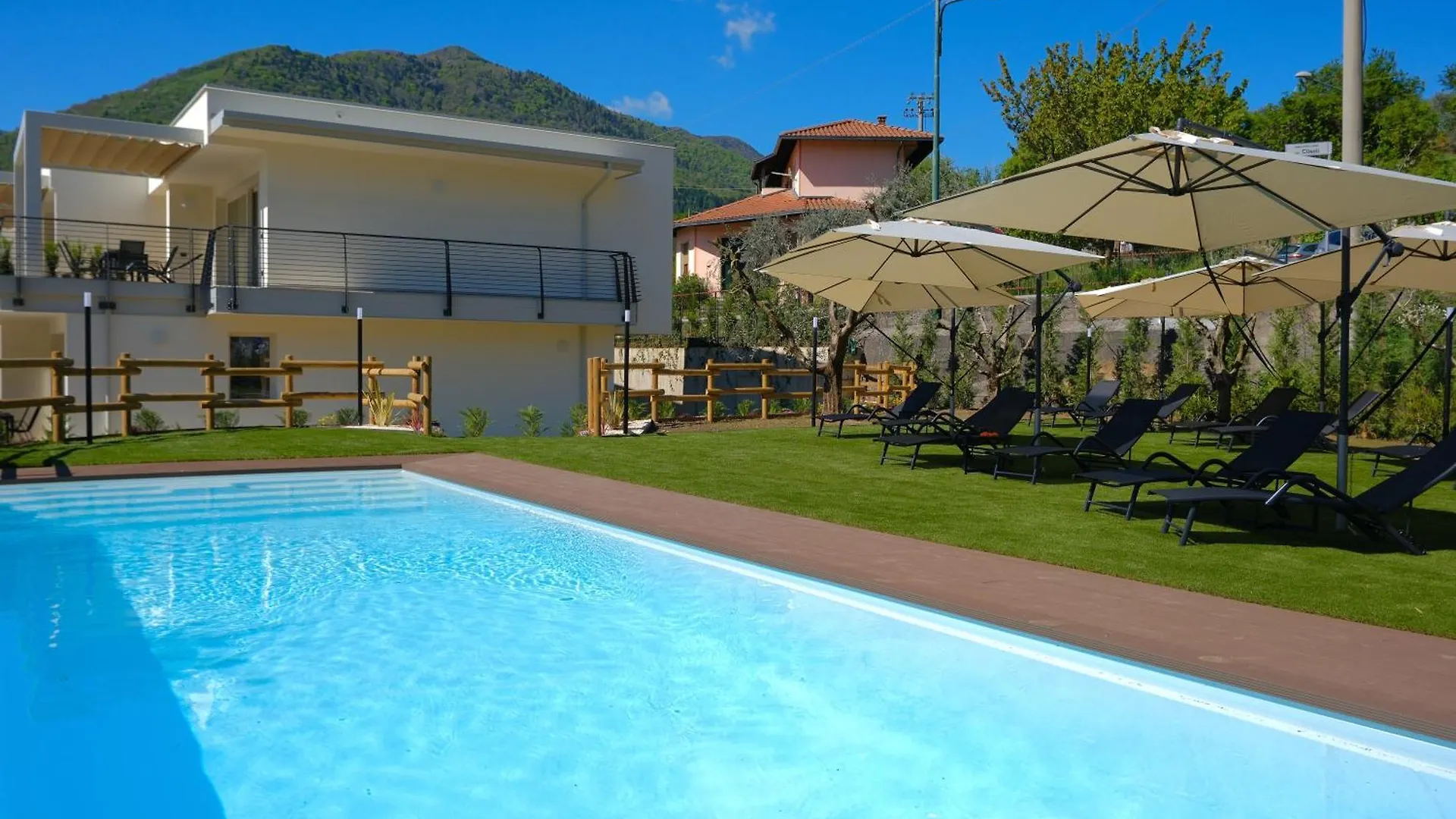 Costa Blu-Pool And Terrace With Lake View ريفا ديل سولتو شقة
