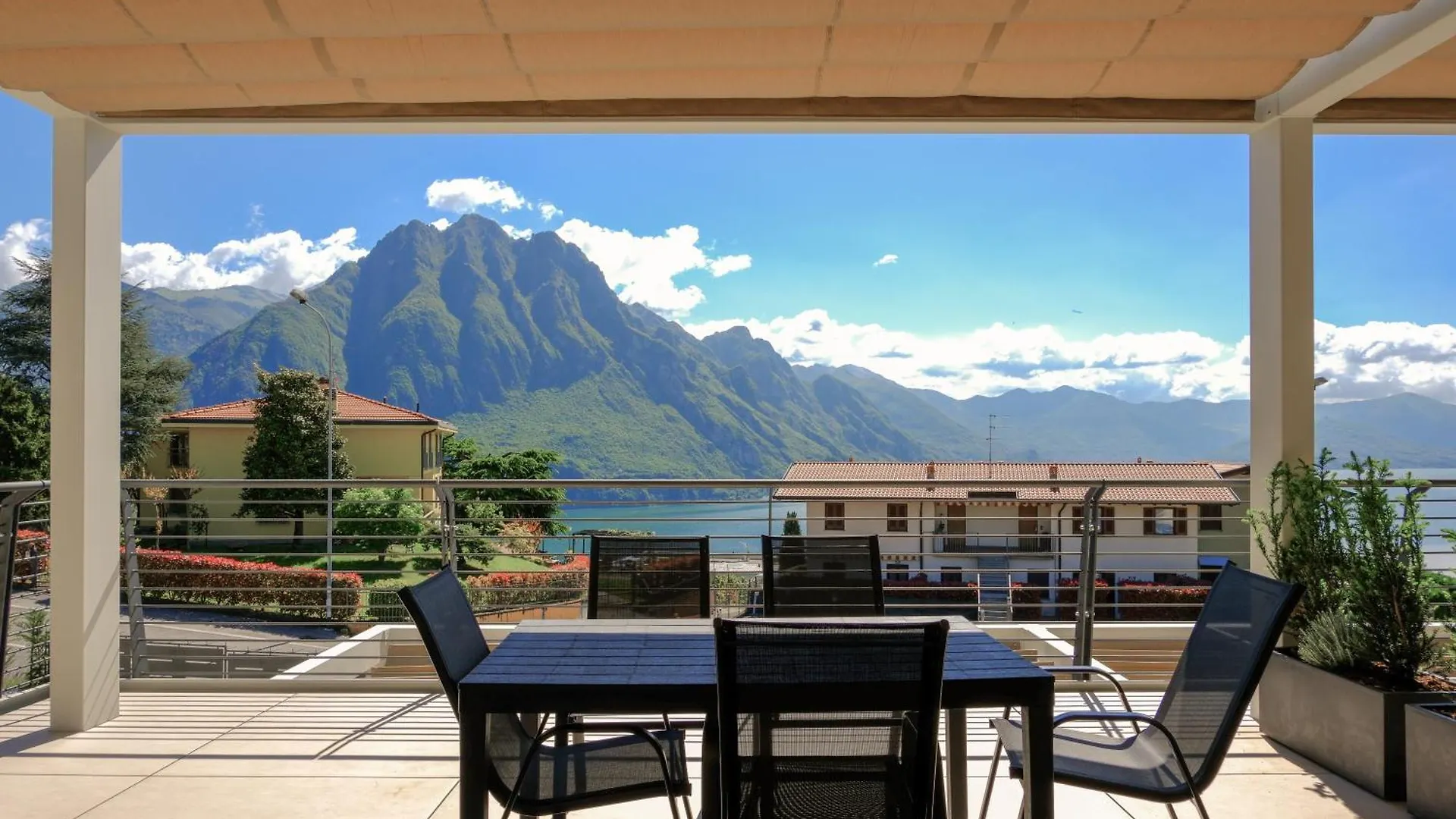 Costa Blu-Pool And Terrace With Lake View ريفا ديل سولتو 0*,  إيطاليا